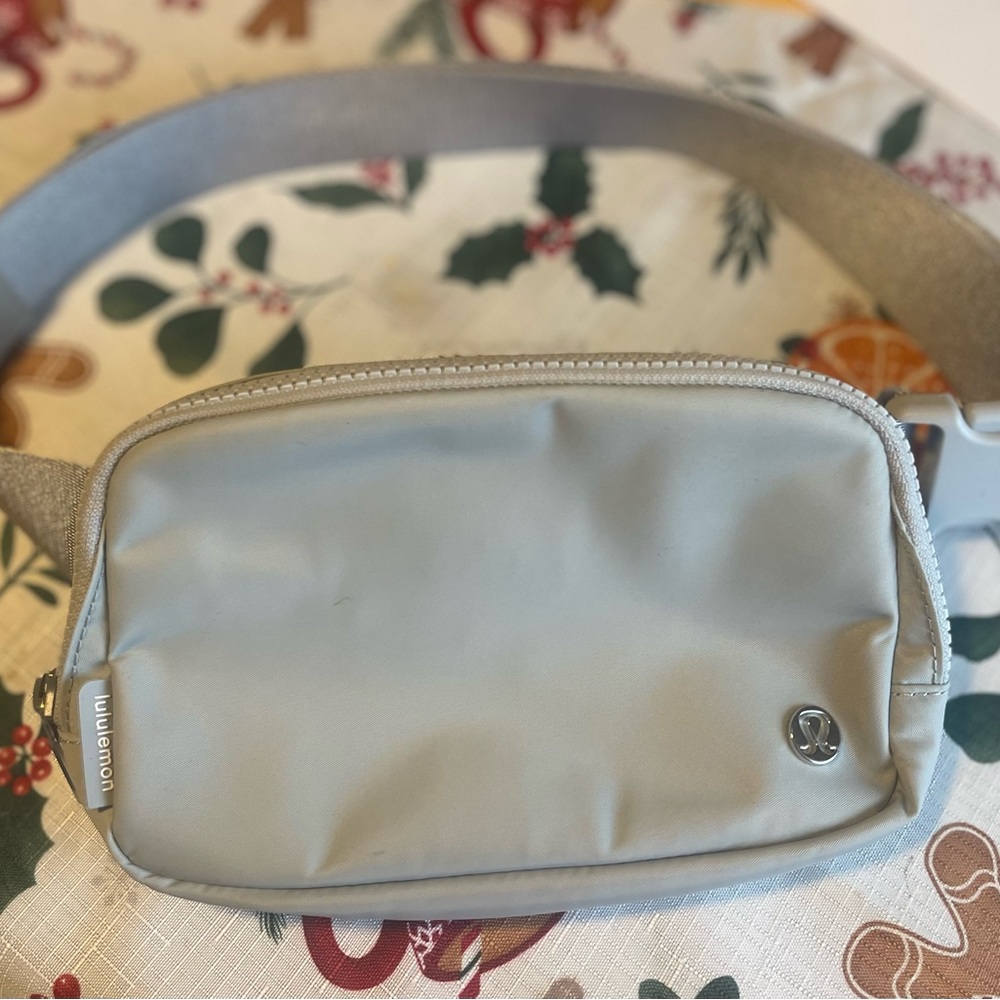 Lululemon belt bag